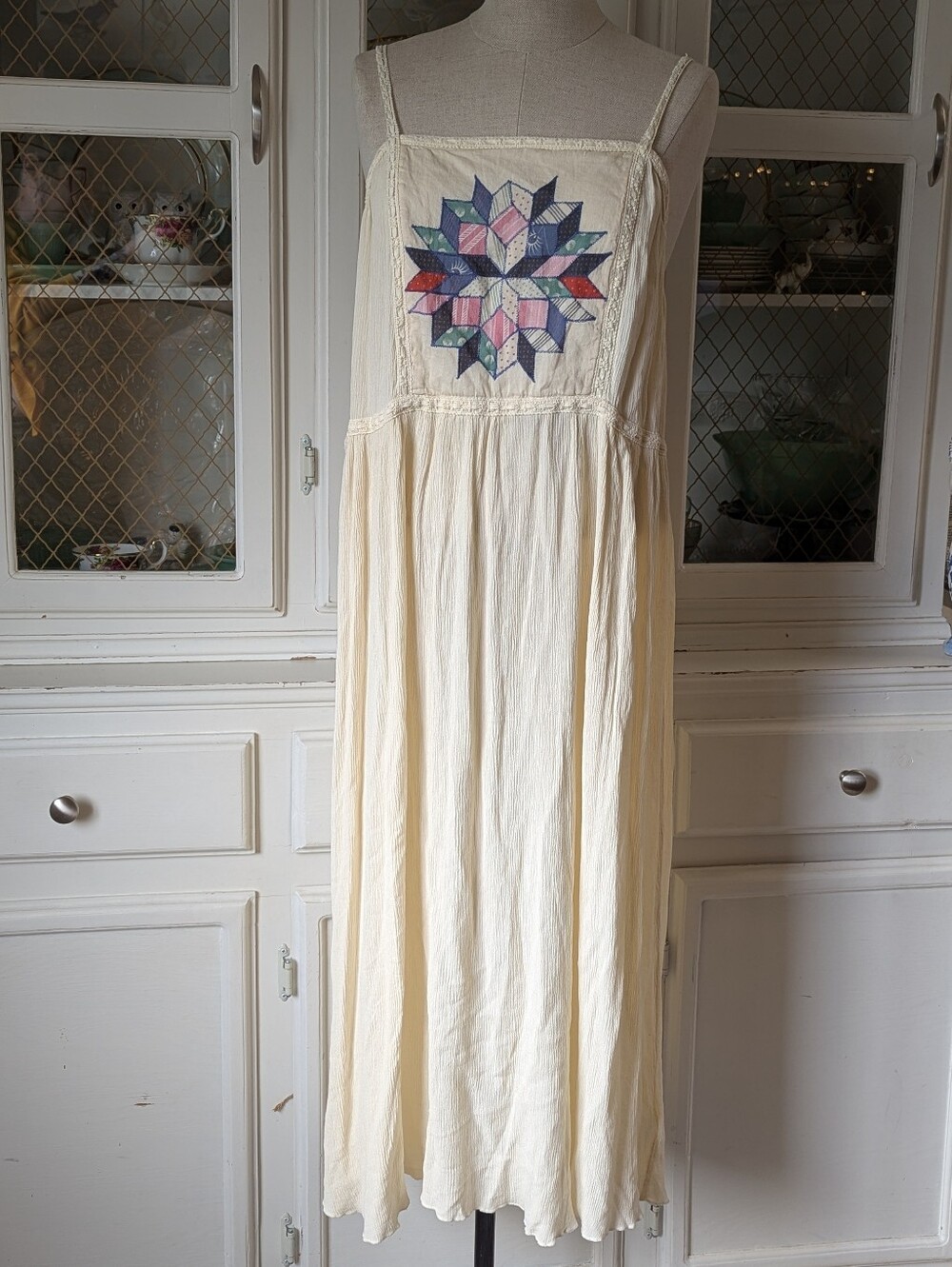 ⭐ UO Alina Embroidered Patchwork Quilted Star Cream Boho Embroidered Maxi Dress - Picture 16 of 16